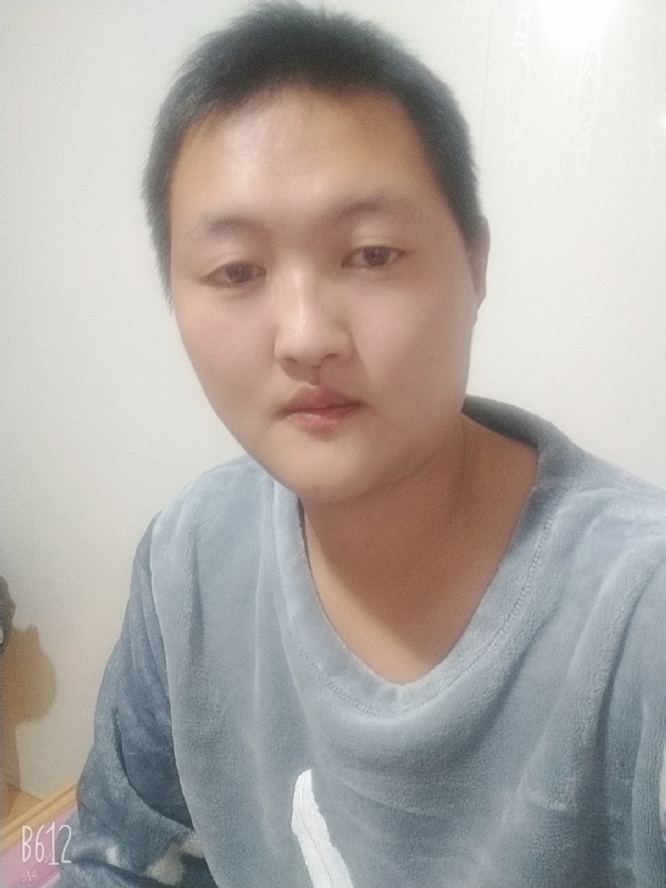 烟圈里透着伤的第二张照片--尤溪相亲网
