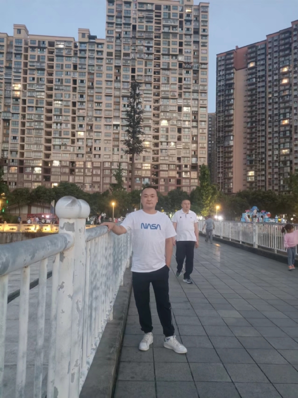 寂寞的男人的第一张照片--尤溪相亲网